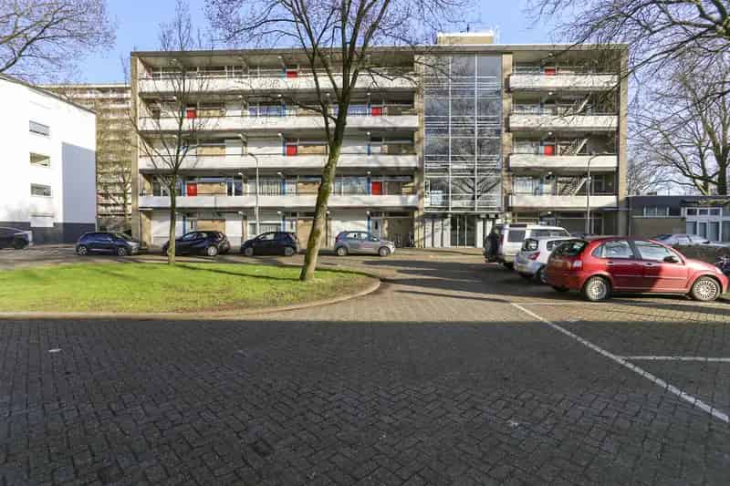 Ruime woning met balkon nabij Paletplein 55 plussers