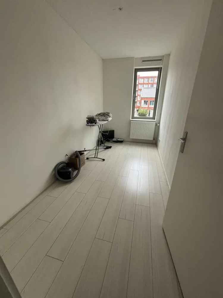 Ruim appartement Amsterdam Nieuw West Gezellige Huisgenoot Gewenst