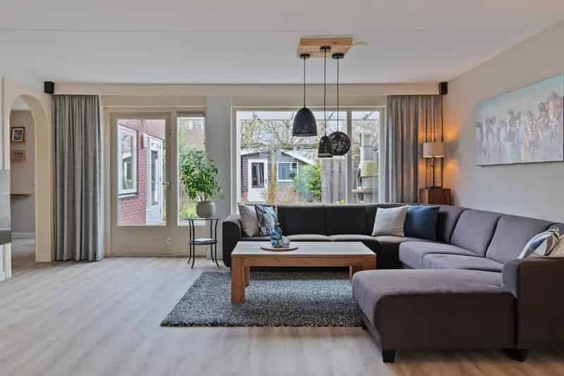 Ruime 5 Slaapkamer Huis Te Koop Nabij Maas