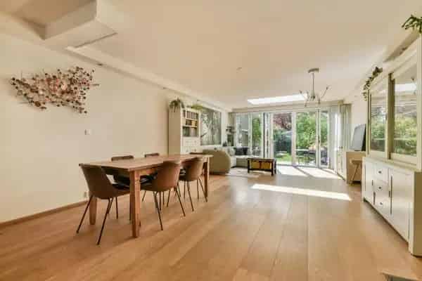 Ruime 5 Kamer Gezinswoning Diemen Nabij Amsterdam