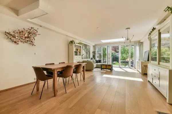 Ruime 5 Kamer Gezinswoning Diemen Nabij Amsterdam