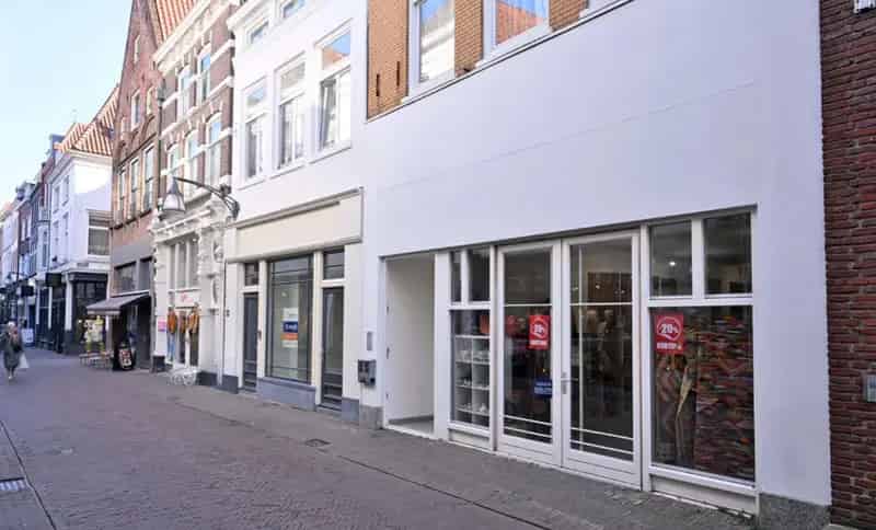 Winkel te huur Deventer Lange Bisschopstraat 130m²