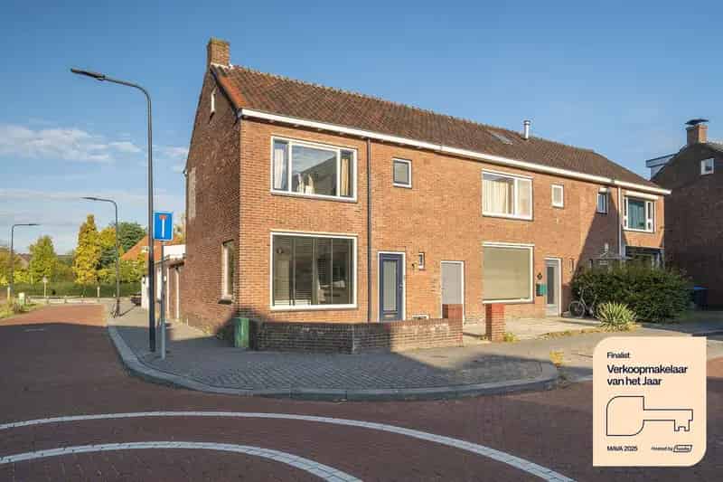 Hoekwoning met separaat kantoor nabij Enschede centrum