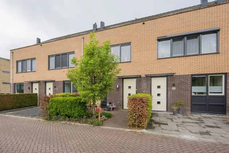 Tussenwoning Voorthuizen 4 slaapkamers serre 2 zonnepanelen