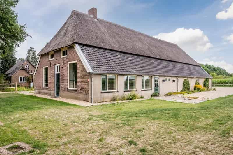 Rijksmonumentale Boerderij Hemmen te koop