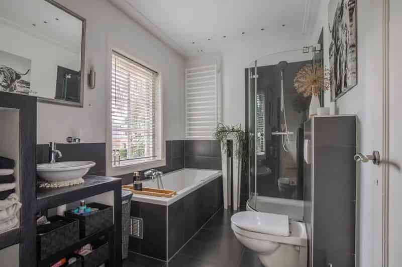 Jaren 30 woning te koop Doorwerth 4 slaapkamers grote tuin