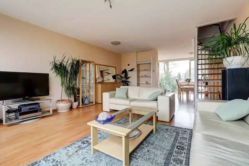 Ruime Drive In woning 4 slaapkamers Diepe Tuin Garage Hoogland