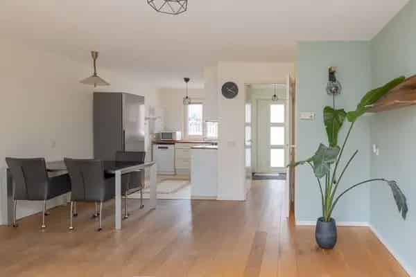 Ruime Hoekwoning Haarlem - 4 Slaapkamers - Familiehuis