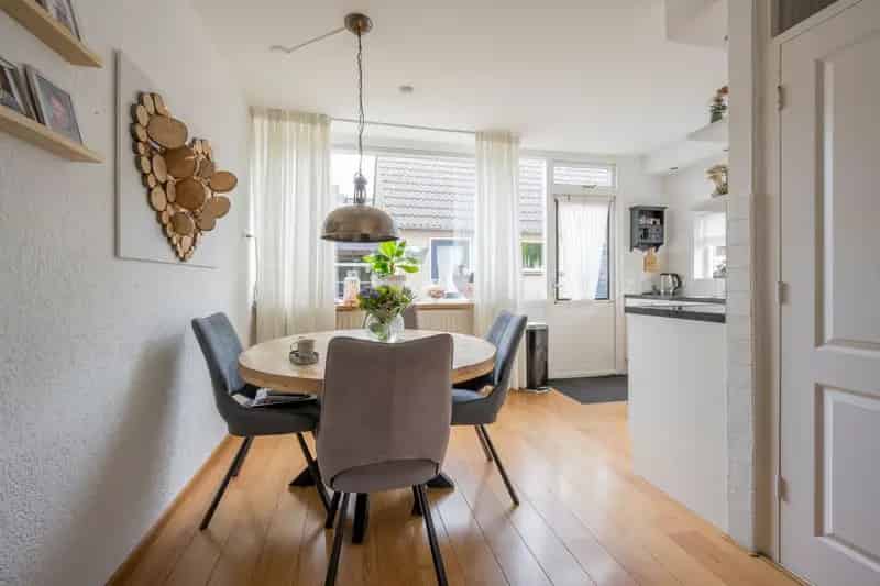 Ruime Hoekwoning met Grote Garage en Tuin Nijkerk