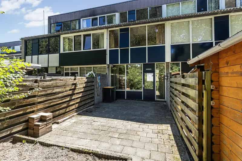 3 Slaapkamers Tussenwoning Nabij Park Te Renoveren
