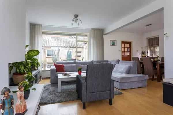 Vrijstaande woning te koop  Nabij station en centrum