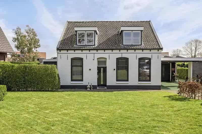 Vrijstaande woning 5 slaapkamers tuin aan het water