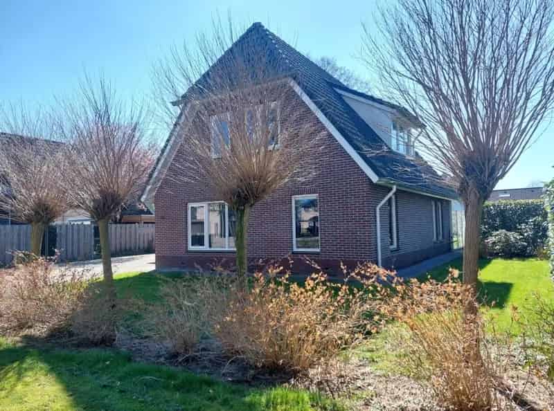 Vrijstaande woning Zwartemeer 5 slaapkamers 2 badkamers grote tuin