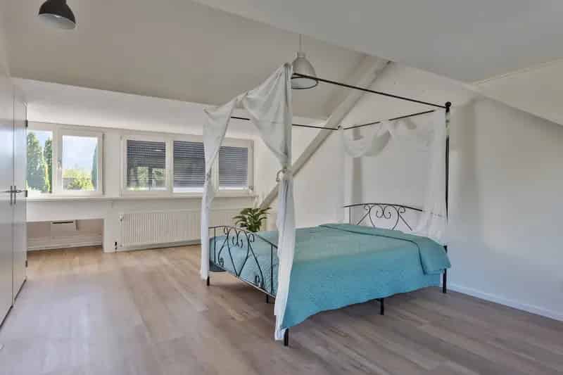 Hoekwoning Amstelveen 4 slaapkamers tuin ruim