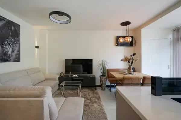 2-Kamer Appartement Den Haag: Instapklaar Gerenoveerd met Tuin