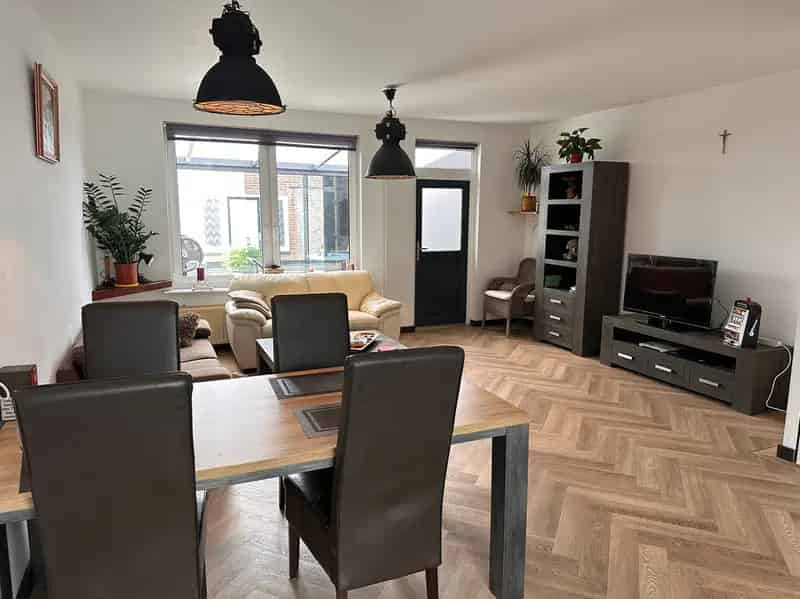 Duurzame Hoekwoning 4 Slaapkamers Ruime Garage Steenbergen