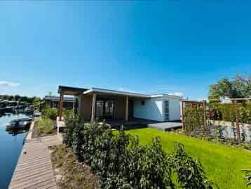 Chalet te huur Loosdrecht: Aan het water gelegen recreatiewoning