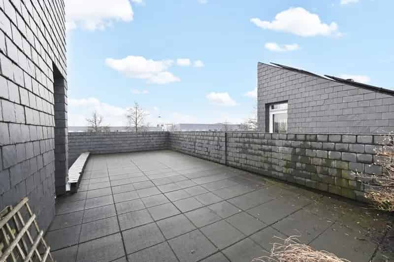 Huis te koop Waterwijk Den Haag: Ruime Patiowoning met Dakterras