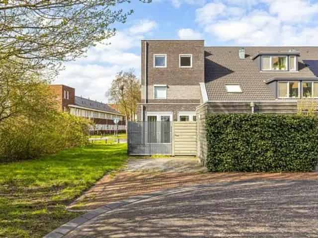 Moderne Hoekwoning te Huur Hanzepark Lelystad