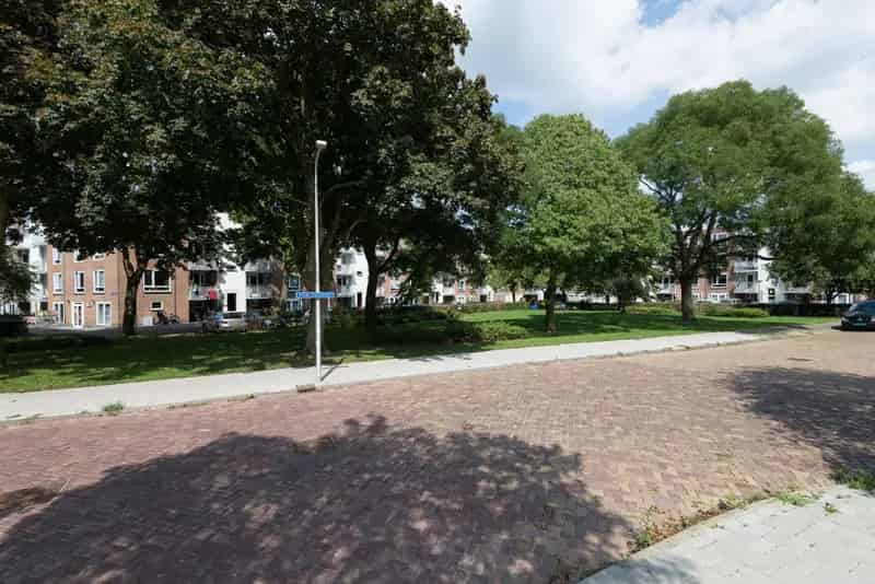 3 Slaapkamers Appartement  - Nieuwe Kookplaat Benodigd