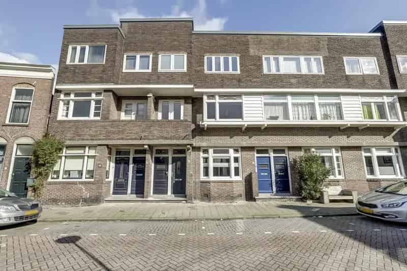 Ruime benedenwoning te Gouda nabij NS station