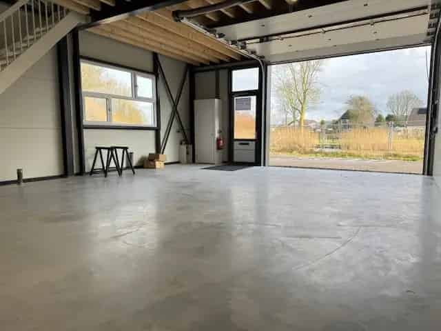 Bedrijfshal Bolsward te huur 74m2 begane grond 70m2 zolder