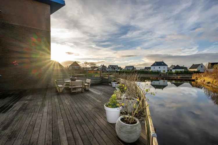 Watervilla met fraai uitzicht en ruime tuin