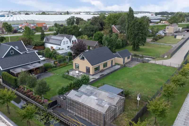 Vrijstaande woning Maasdijk 1930m² tuin garage hobbykas