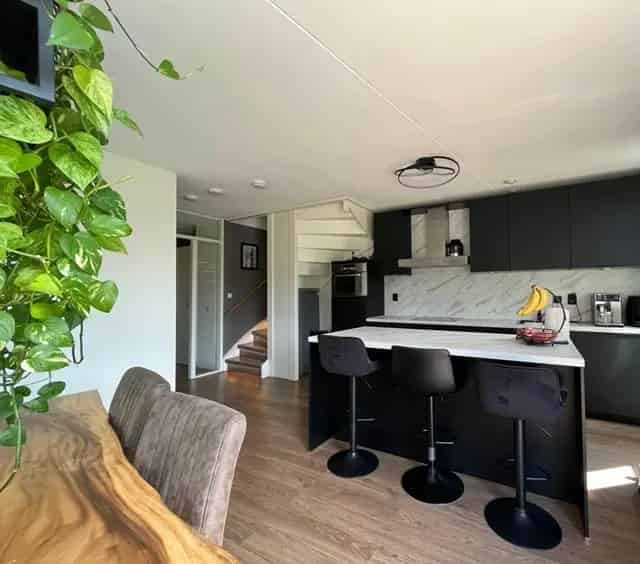 Tussenwoning Hoogvliet Rotterdam 3 Kamers 106m2