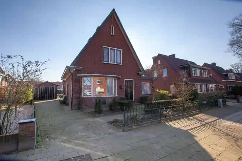 Jaren 30 woning met praktijkruimte en tuin