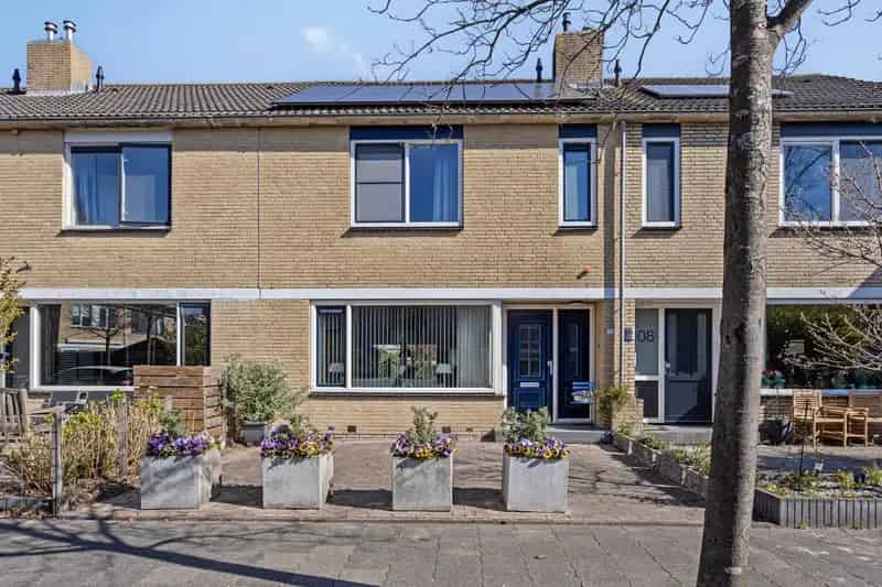 Huis te koop Purmerend: Ruime gezinswoning 4 slaapkamers 2 badkamers