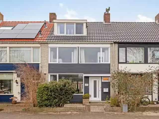 Ruime 5 Slaapkamer Familiewoning Haarlem  Nabij Scholen en Sport