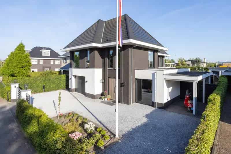 XXL Villa te koop met zwembad en sauna