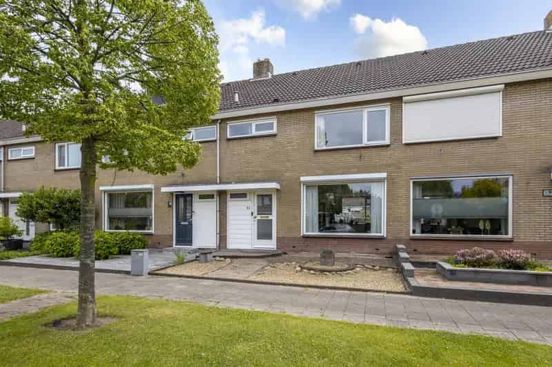 Ruime jaren 70 woning 4 slaapkamers Energielabel B garage tuin