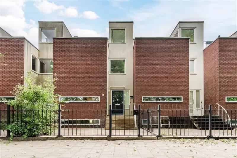 Huis te koop Amsterdam Buitenveldert: Familiehuis met garage en tuin