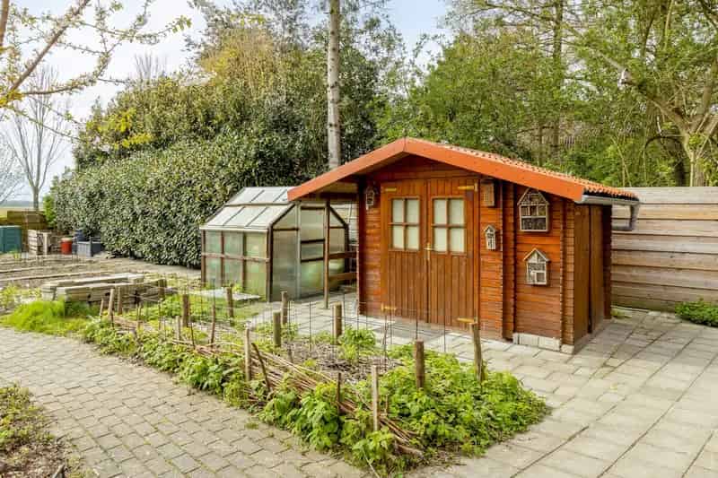 Instapklare Vrijstaande Woning met Ruime Tuin en Uitzicht