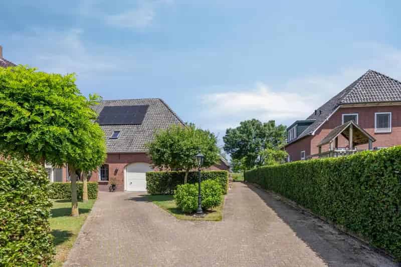 Jaren 30 Villa met B&B Paardenstallen Zwembad Praktijkruimte