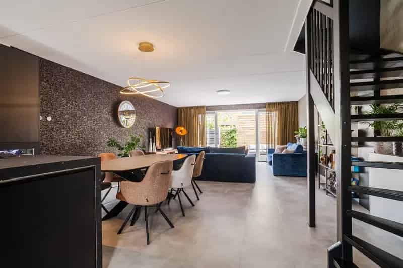 Luxe Tussenwoning Oosterhout 4 slaapkamers 12 Zonnepanelen