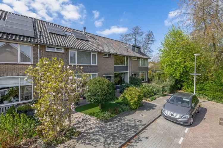 Gezinswoning Genestetlaan Waddinxveen: Ruime tuin, 3 slaapkamers, 9 zonnepanelen