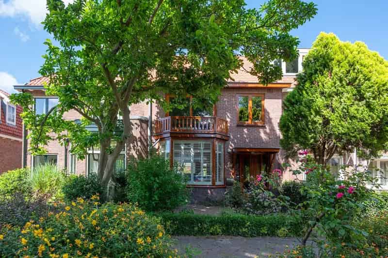 Ruime Jaren 30 Woning te Heemstede 5 Slaapkamers Diepe Tuin