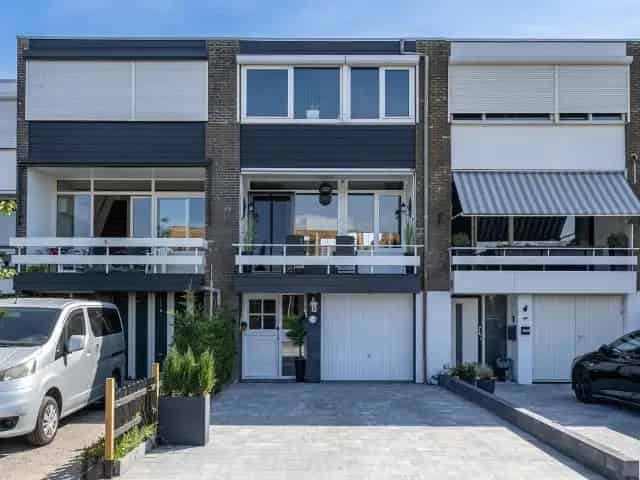 Drive-in woning Middelharnis: Garage, Tuinkamer & Balkon