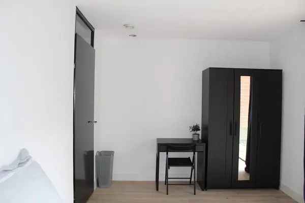 Gerenoveerde gezinswoning Hoofddorp 5 slaapkamers 3 badkamers