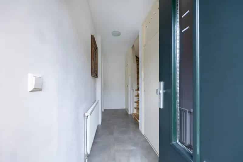 Gezellige 5 Kamer Tussenwoning Stompwijk Nabij Voorzieningen