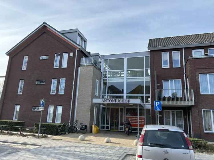 Ruim 2-laags appartement 55-plusser nabij voorzieningen