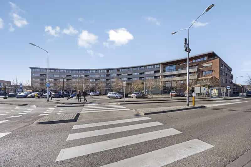 Ruim appartement 105m2 nabij winkels 2 slaapkamers wintertuin parkeerplaats