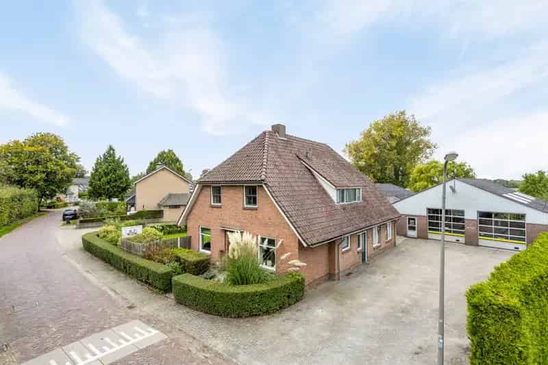 Bedrijfshal met woning te koop Deursen-Dennenburg