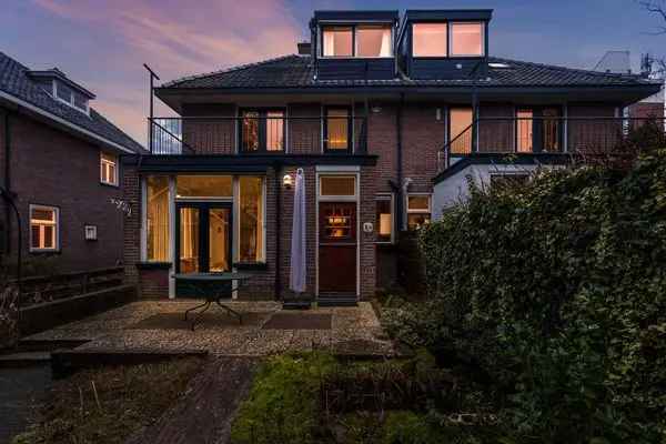 Ruime jaren 30 woning met 6 slaapkamers in Apeldoorn Sprengebos