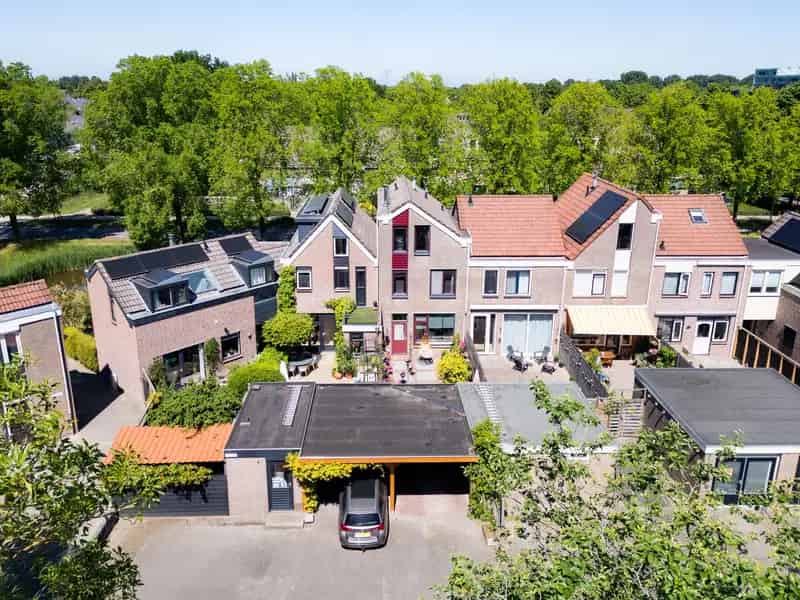 Tussenwoning Zwaag 4 slaapkamers luxe keuken badkamer carport tuin