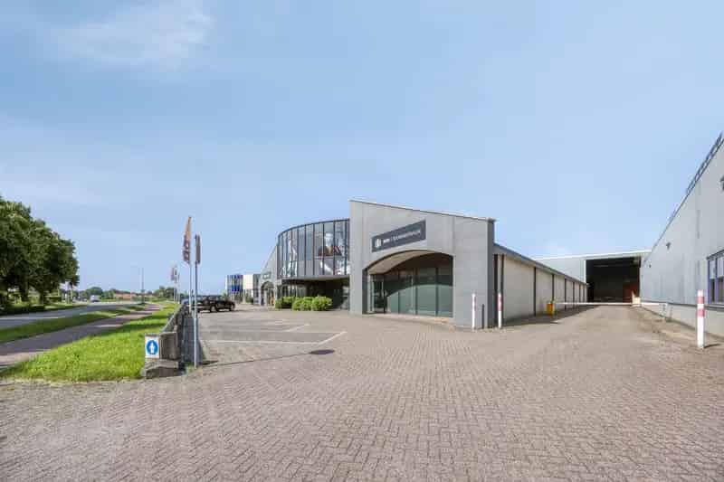 Bedrijfshal Hardenberg 1800m2 te Huur