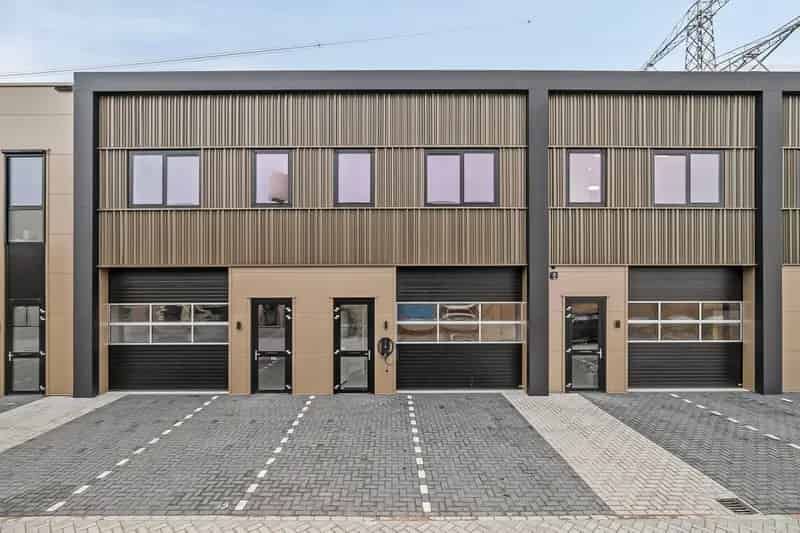 Bedrijfshal Heinenoord 132m2 te huur